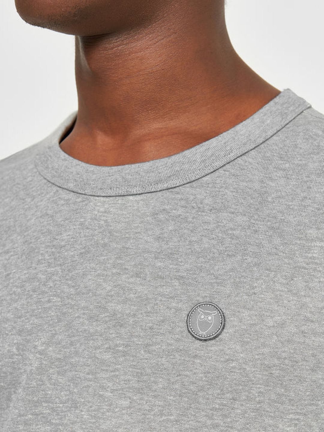 Sweatshirt Erik Basic Badge grey melange von KnowledgeCotton Apparel