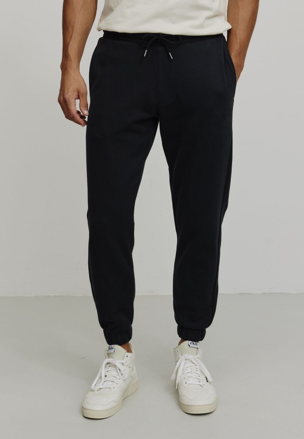 Jogger Thuja black von recolution