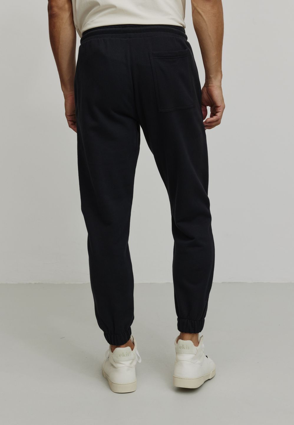 Jogger Thuja black von recolution