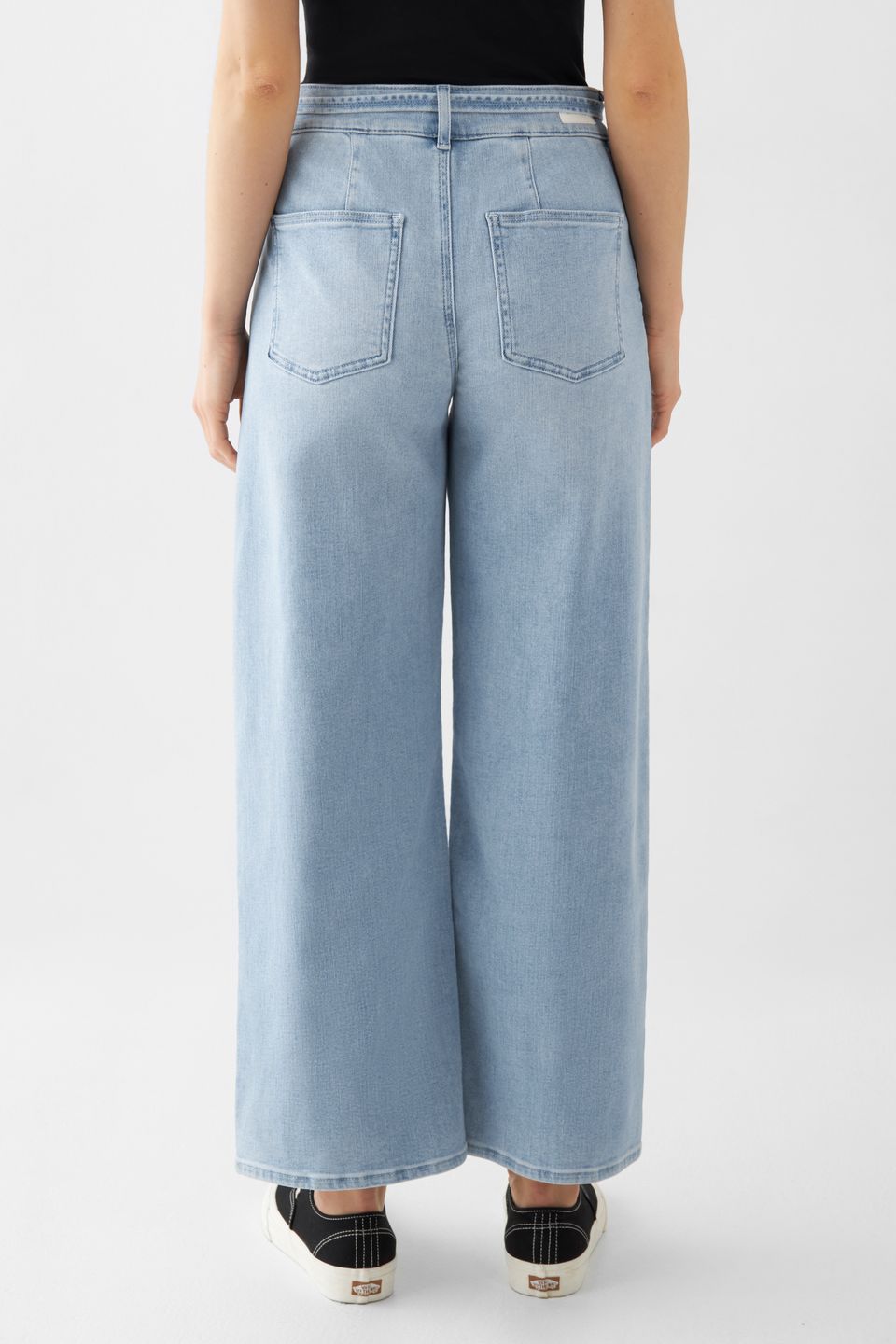 Jeans Blink Wide Barrel Soft Denim - Classic light blue von DAWN